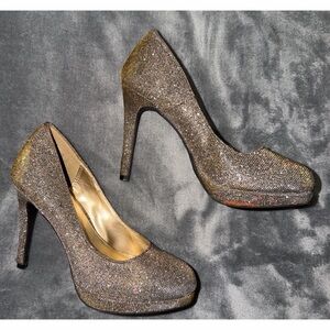 ✨ Elegant Shimmering Heels